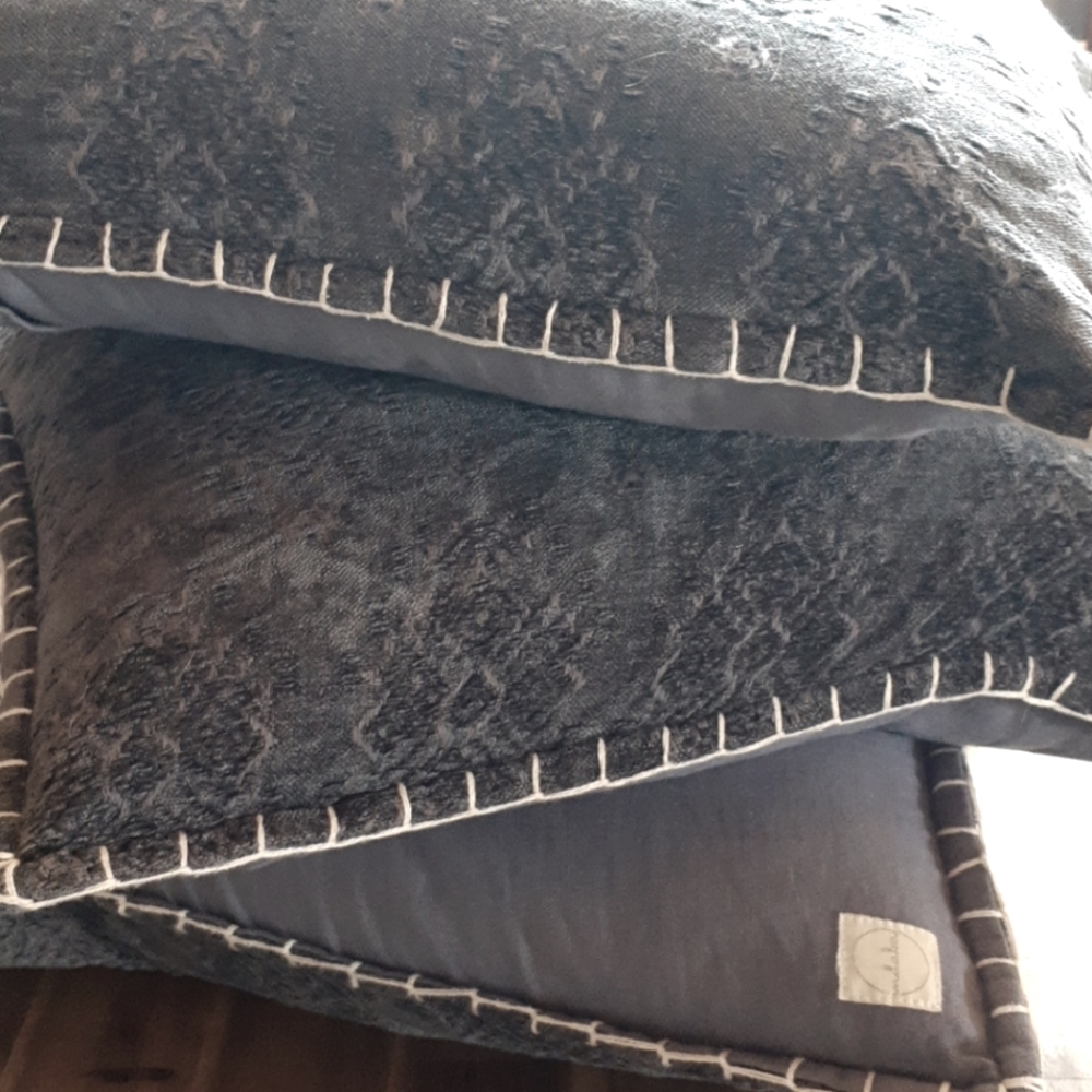 Indaba Jacquard Velvet Pillow(s) - Picture 4 of 5